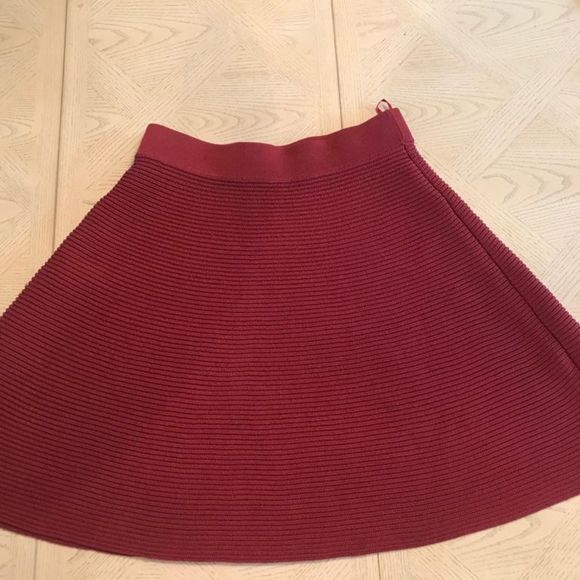 Beautiful wine color knit skirt size Small - Picture 8 of 9